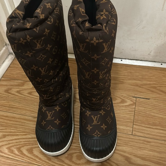 Brand new authentic Louis Vuitton monogram snow boots-RARE - Picture 1 of 8